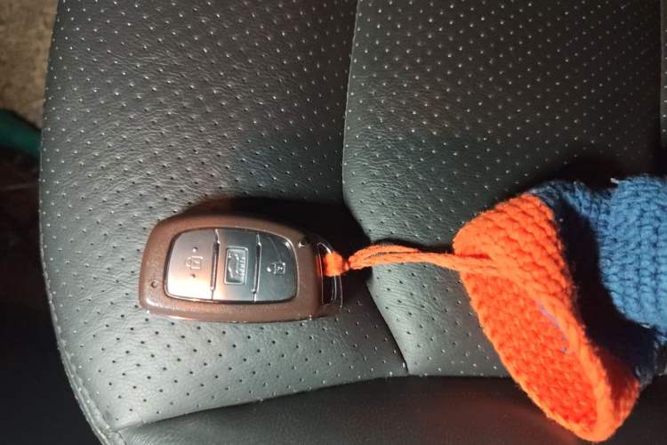 Used Hyundai Elantra (6th Generation / Lingdong) 2016 1.6L Automatic ZhiXuan – Elite Version Interior 1