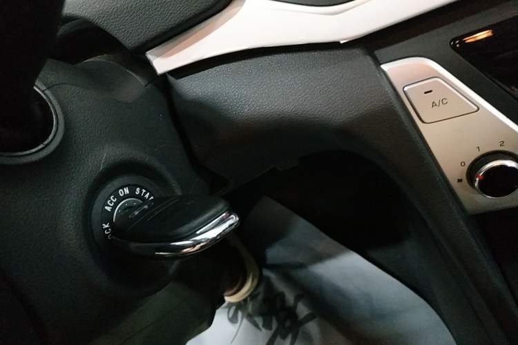 Used Hyundai Elantra (6th Generation / Lingdong) 2016 1.6L Manual ZhiXuan·Youth Edition Interior 1