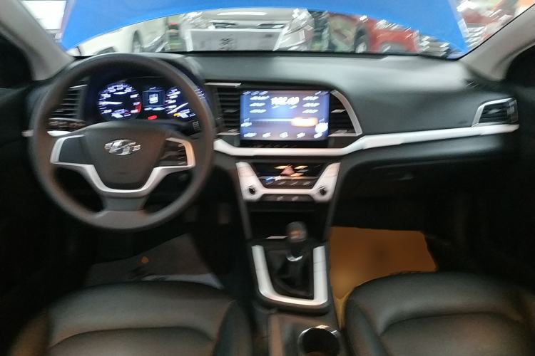 Used Hyundai Elantra (6th Generation / Lingdong) 2016 1.6L Manual ZhiXuan·Youth Edition Interior 2