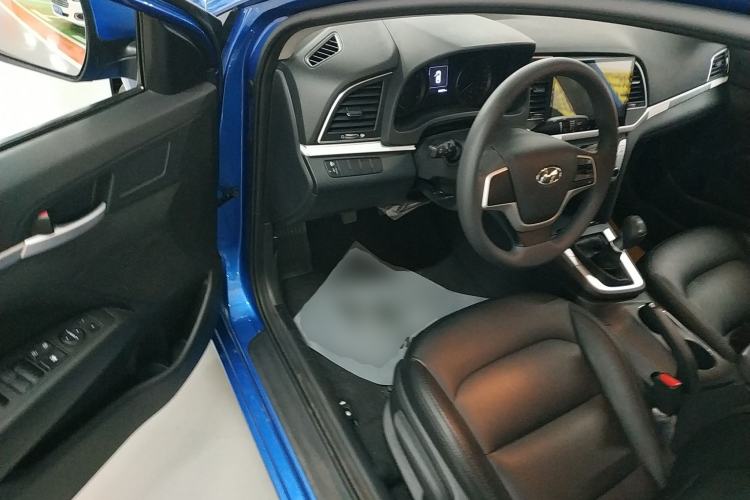 Used Hyundai Elantra (6th Generation / Lingdong) 2016 1.6L Manual ZhiXuan·Youth Edition Interior 3
