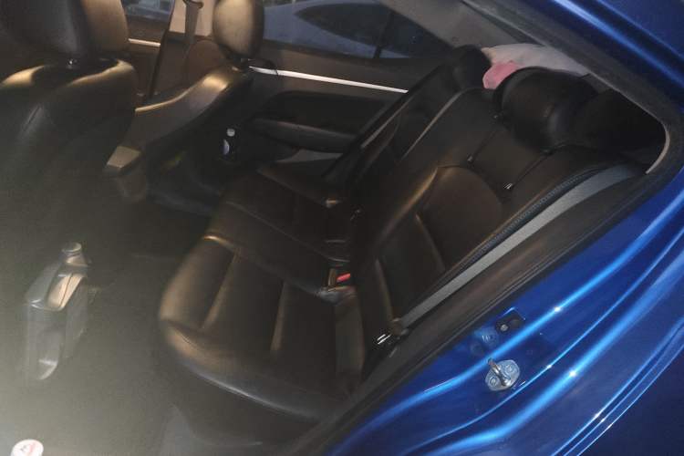 Used Hyundai Elantra (6th Generation / Lingdong) 2016 1.6L Automatic ZhiXuan – Elite Version Interior 4