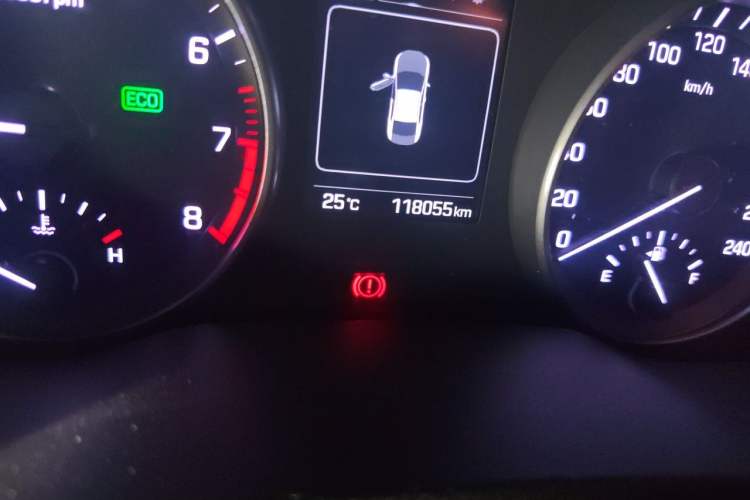 Used Hyundai Elantra (6th Generation / Lingdong) 2016 1.6L Automatic ZhiXuan – Elite Version Odometer Close Up