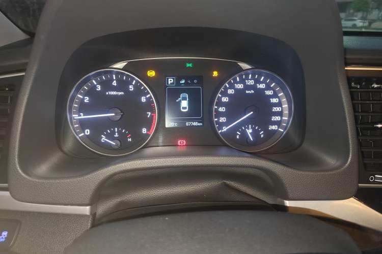 Used Hyundai Elantra (6th Generation / Lingdong) 2016 1.6L Automatic ZhiXuan – Elite Version Odometer Close Up