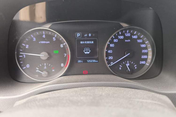 Used Hyundai Elantra (6th Generation / Lingdong) 2016 1.6L Automatic ZhiXuan – Elite Version Odometer Close Up