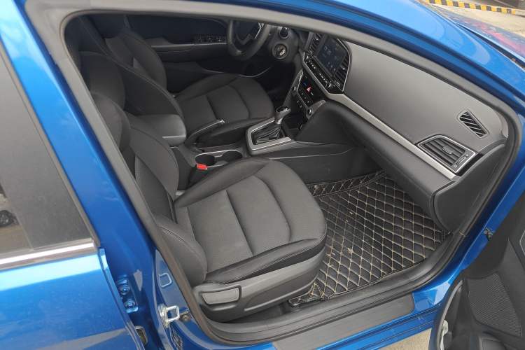 Used Hyundai Elantra (6th Generation / Lingdong) 2016 1.6L Automatic ZhiXuan – Elite Version Right Front Seat