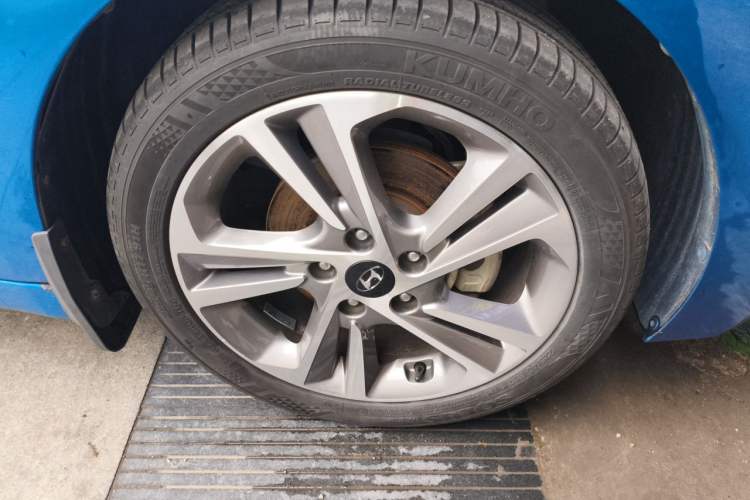 Used Hyundai Elantra (6th Generation / Lingdong) 2016 1.6L Automatic ZhiXuan – Elite Version Right Front Wheel Hub