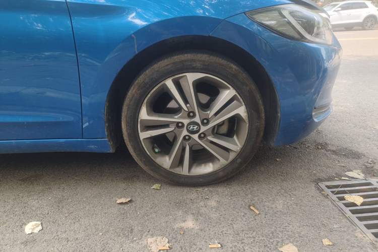 Used Hyundai Elantra (6th Generation / Lingdong) 2016 1.6L Automatic ZhiXuan · Luxury Version Right Front Wheel Hub