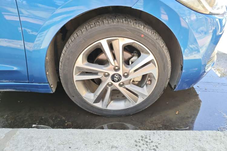 Used Hyundai Elantra (6th Generation / Lingdong) 2016 1.6L Automatic ZhiXuan – Elite Version Right Front Wheel Hub