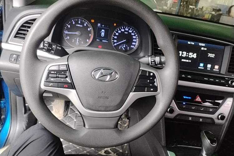 Used Hyundai Elantra (6th Generation / Lingdong) 2016 1.6L Automatic ZhiXuan – Elite Version Steering Wheel