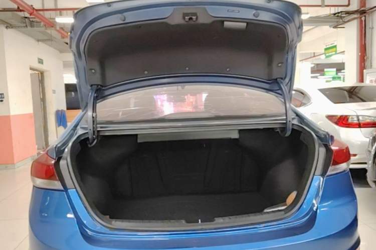 Used Hyundai Elantra (6th Generation / Lingdong) 2016 1.6L Automatic ZhiXuan – Elite Version Trunk