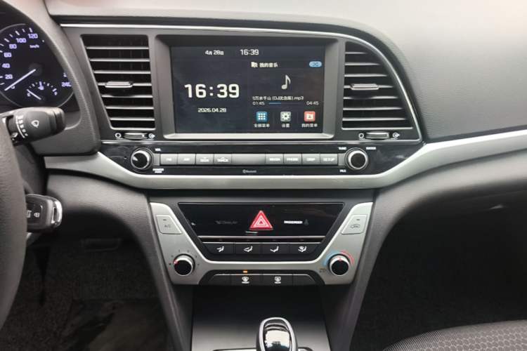 Used Hyundai Elantra (6th Generation / Lingdong) 2016 1.6L Automatic ZhiXuan – Elite Version Audio And AC Panel