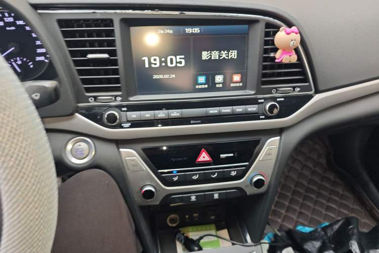 Used Hyundai Elantra (6th Generation / Lingdong) 2016 1.6L Automatic ZhiXuan · Luxury Version Audio And AC Panel