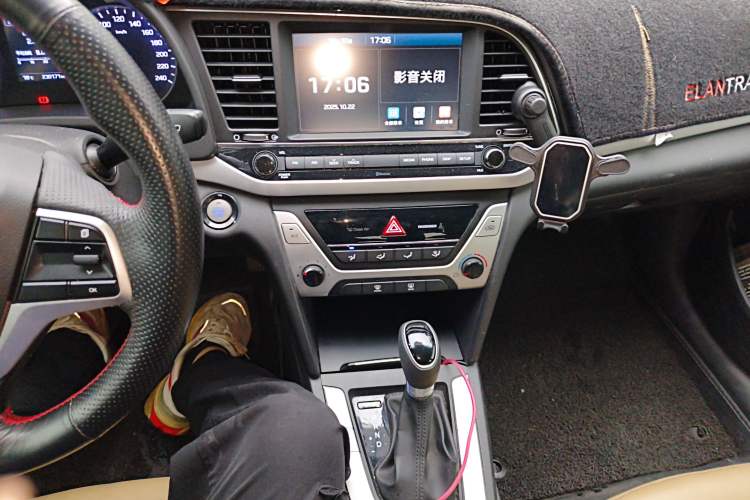 Used Hyundai Elantra (6th Generation / Lingdong) 2016 1.6L Automatic ZhiXuan – Elite Version Audio And AC Panel