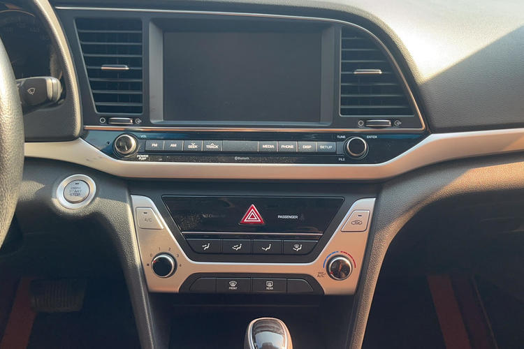 Used Hyundai Elantra (6th Generation / Lingdong) 2016 1.6L Automatic ZhiXuan – Elite Version Audio And AC Panel
