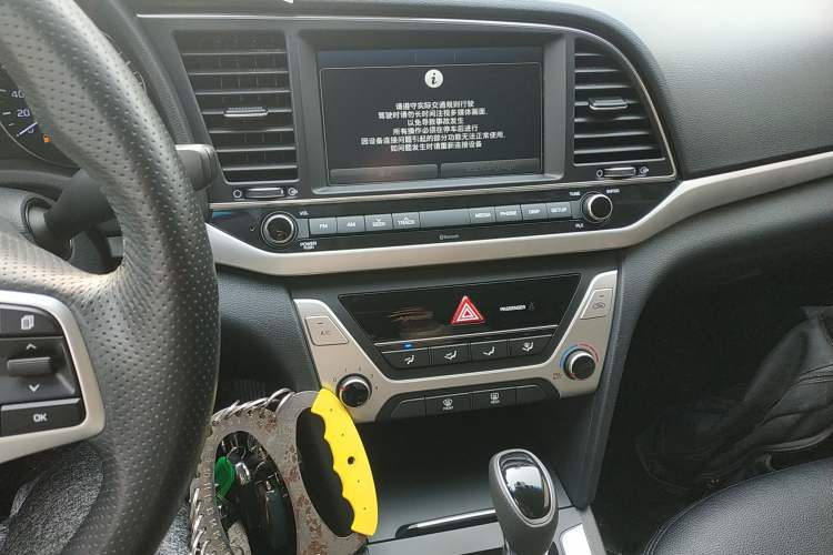Used Hyundai Elantra (6th Generation / Lingdong) 2016 1.6L Automatic ZhiXuan – Elite Version Audio And AC Panel