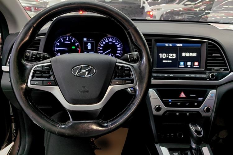 Used Hyundai Elantra (6th Generation / Lingdong) 2016 1.6L Automatic ZhiXuan · Luxury Version Center Console