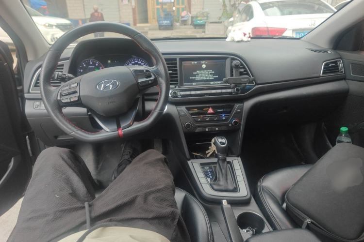 Used Hyundai Elantra (6th Generation / Lingdong) 2016 1.4T Dual-Clutch Xuan Dong·Elite Version Center Console