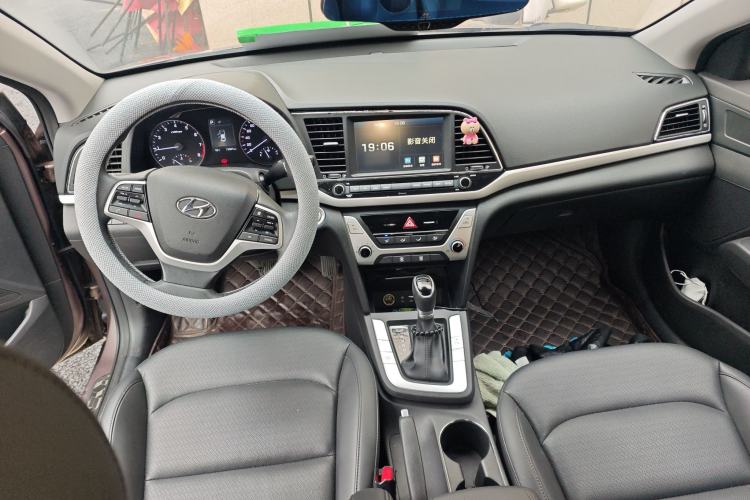 Used Hyundai Elantra (6th Generation / Lingdong) 2016 1.6L Automatic ZhiXuan · Luxury Version Center Console