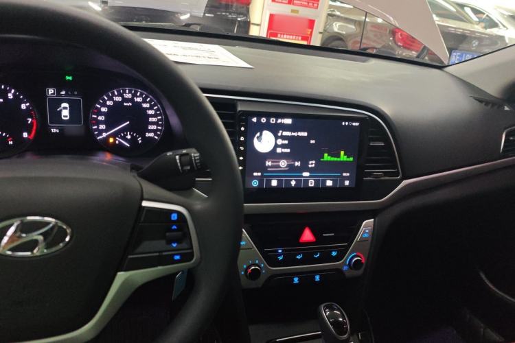 Used Hyundai Elantra (6th Generation / Lingdong) 2016 1.6L Automatic ZhiXuan – Elite Version Center Console