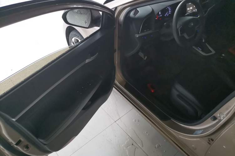 Used Hyundai Elantra (6th Generation / Lingdong) 2016 1.6L Automatic ZhiXuan – Elite Version Driver Seat