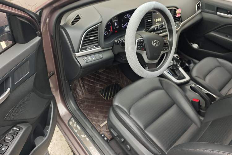 Used Hyundai Elantra (6th Generation / Lingdong) 2016 1.6L Automatic ZhiXuan · Luxury Version Driver Seat