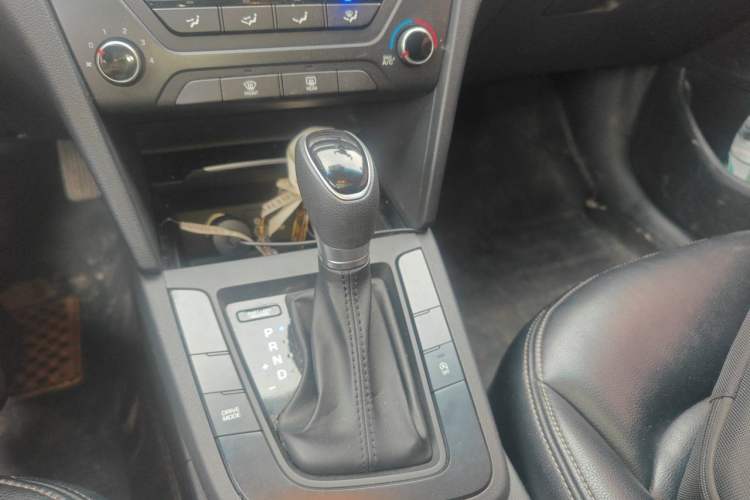 Used Hyundai Elantra (6th Generation / Lingdong) 2016 1.4T Dual-Clutch Xuan Dong·Elite Version Gear Lever