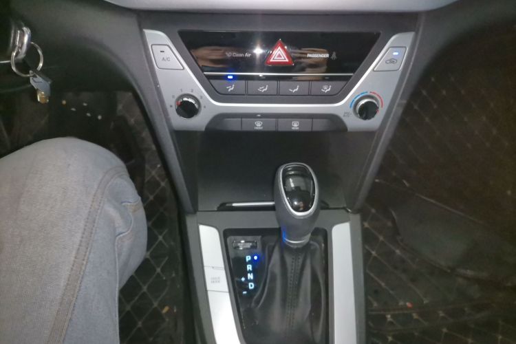 Used Hyundai Elantra (6th Generation / Lingdong) 2016 1.6L Automatic ZhiXuan – Elite Version Gear Lever