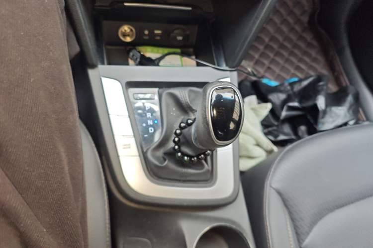 Used Hyundai Elantra (6th Generation / Lingdong) 2016 1.6L Automatic ZhiXuan · Luxury Version Gear Lever