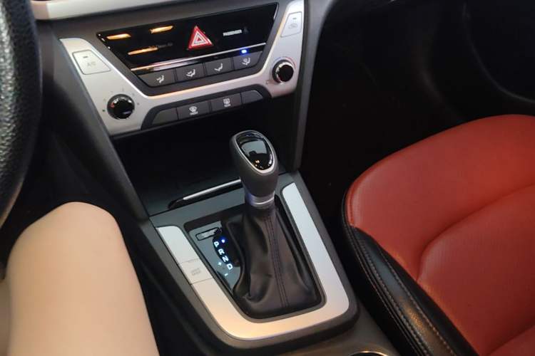 Used Hyundai Elantra (6th Generation / Lingdong) 2016 1.6L Automatic ZhiXuan – Elite Version Gear Lever