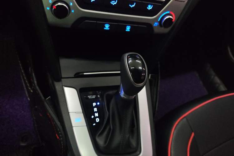 Used Hyundai Elantra (6th Generation / Lingdong) 2016 1.6L Automatic ZhiXuan – Elite Version Gear Lever