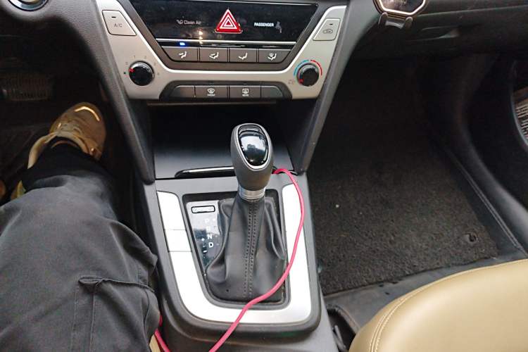 Used Hyundai Elantra (6th Generation / Lingdong) 2016 1.6L Automatic ZhiXuan – Elite Version Gear Lever
