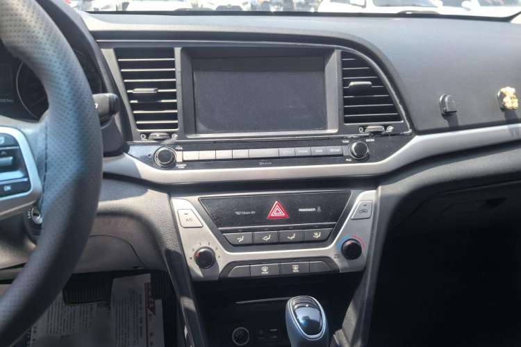 Used Hyundai Elantra (6th Generation / Lingdong) 2016 1.6L Automatic ZhiXuan – Elite Version Interior 4