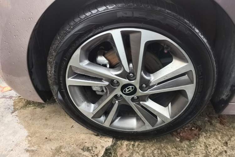 Used Hyundai Elantra (6th Generation / Lingdong) 2016 1.6L Automatic ZhiXuan – Elite Version Left Front Wheel Hub
