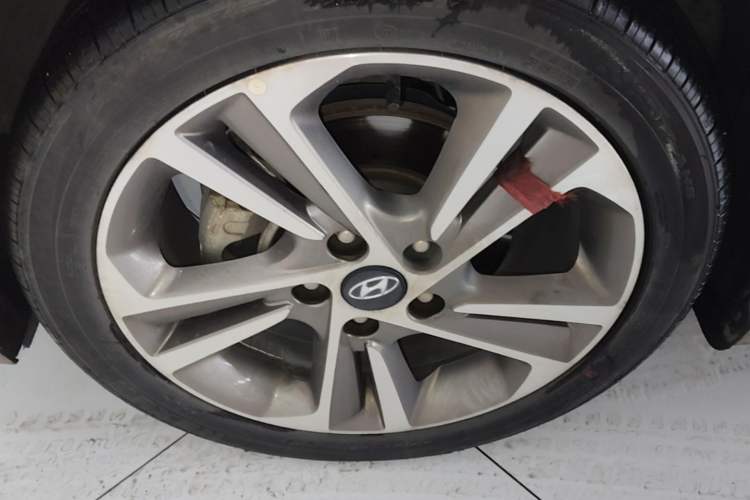 Used Hyundai Elantra (6th Generation / Lingdong) 2016 1.6L Automatic ZhiXuan – Elite Version Left Front Wheel Hub