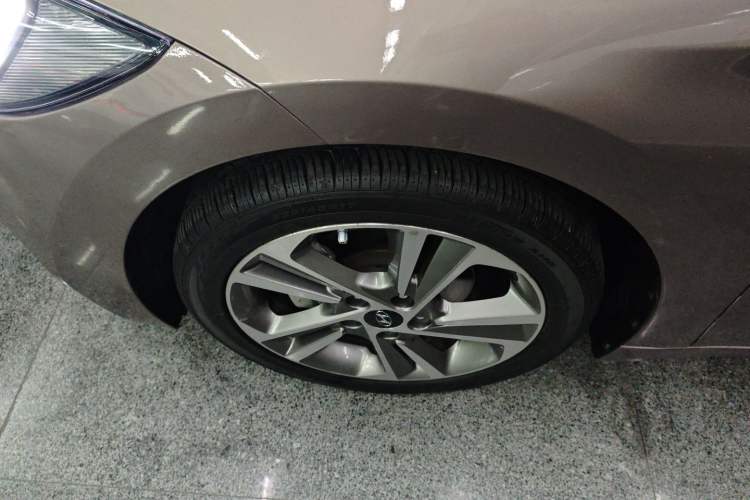 Used Hyundai Elantra (6th Generation / Lingdong) 2016 1.6L Automatic ZhiXuan – Elite Version Left Front Wheel Hub