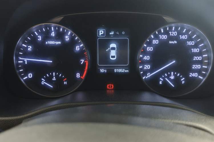 Used Hyundai Elantra (6th Generation / Lingdong) 2016 1.6L Automatic ZhiXuan – Elite Version Odometer Close Up