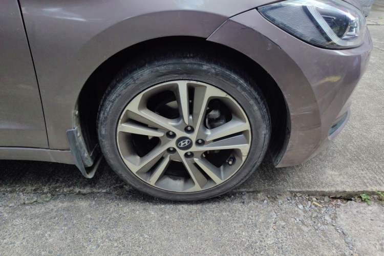Used Hyundai Elantra (6th Generation / Lingdong) 2016 1.6L Automatic ZhiXuan – Elite Version Right Front Wheel Hub