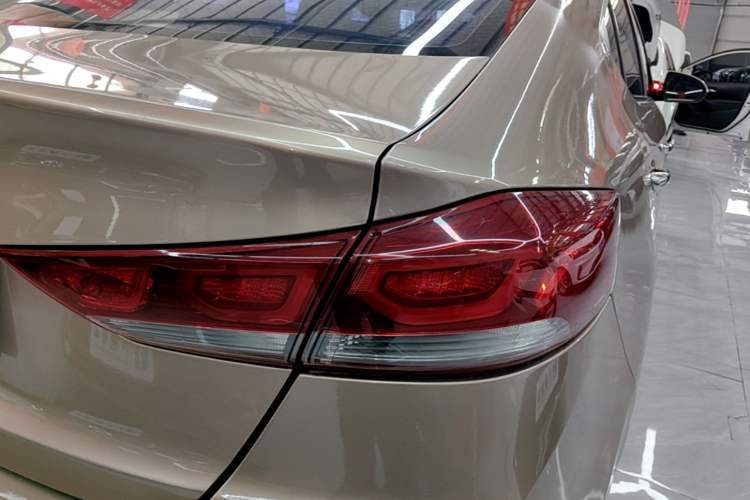 Used Hyundai Elantra (6th Generation / Lingdong) 2016 1.6L Automatic ZhiXuan · Luxury Version Right Rear Taillight