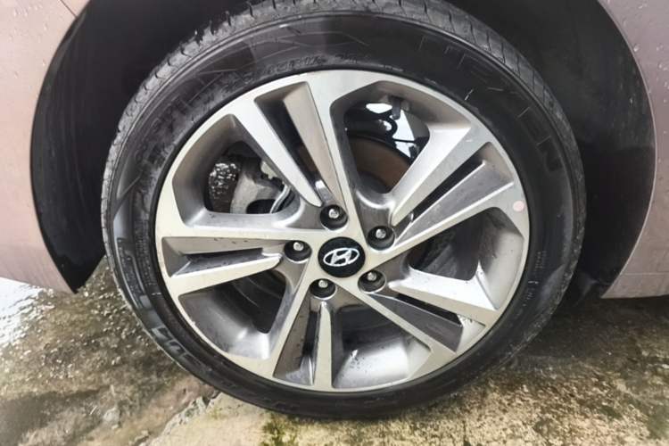 Used Hyundai Elantra (6th Generation / Lingdong) 2016 1.6L Automatic ZhiXuan – Elite Version Right Rear Wheel Hub