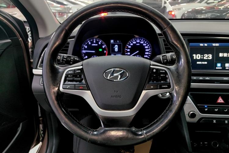 Used Hyundai Elantra (6th Generation / Lingdong) 2016 1.6L Automatic ZhiXuan · Luxury Version Steering Wheel