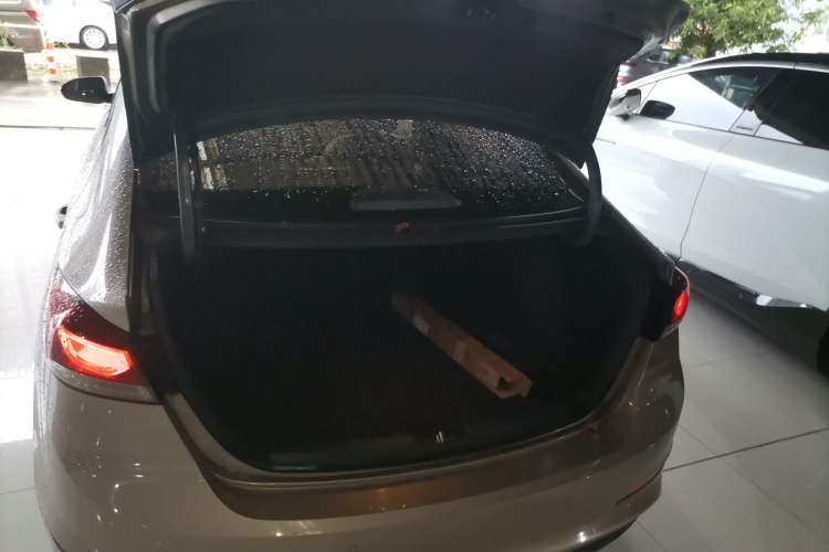 Used Hyundai Elantra (6th Generation / Lingdong) 2016 1.6L Automatic ZhiXuan – Elite Version Trunk
