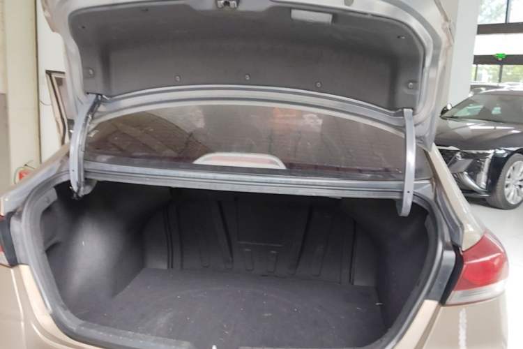 Used Hyundai Elantra (6th Generation / Lingdong) 2016 1.6L Automatic ZhiXuan – Elite Version Trunk