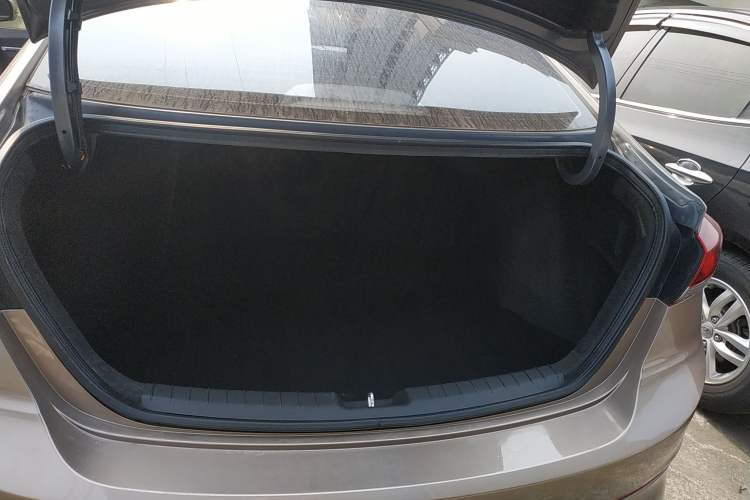 Used Hyundai Elantra (6th Generation / Lingdong) 2016 1.6L Automatic ZhiXuan – Elite Version Trunk