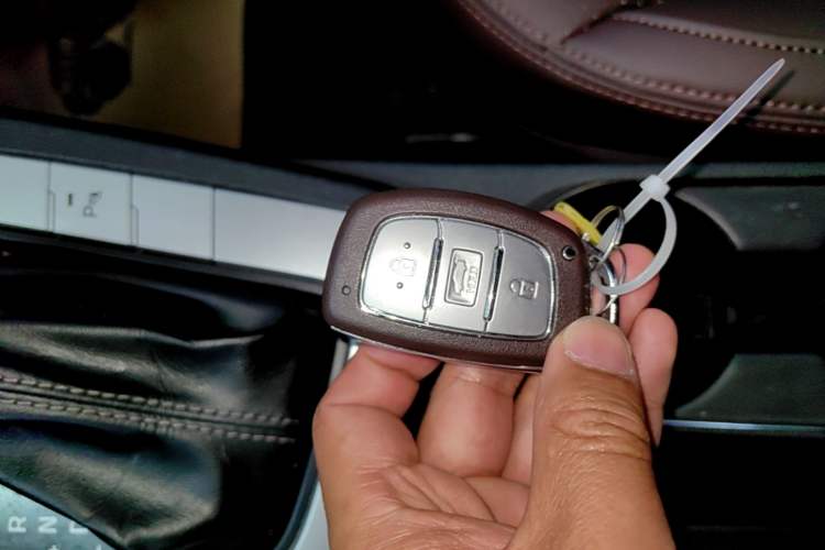 Used Hyundai Elantra (6th Generation / Lingdong) 2016 1.6L Automatic ZhiXuan · Luxury Version Vehicle Key