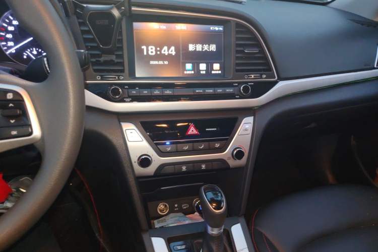 Used Hyundai Elantra (6th Generation / Lingdong) 2016 1.6L Automatic ZhiXuan – Elite Version Audio And AC Panel