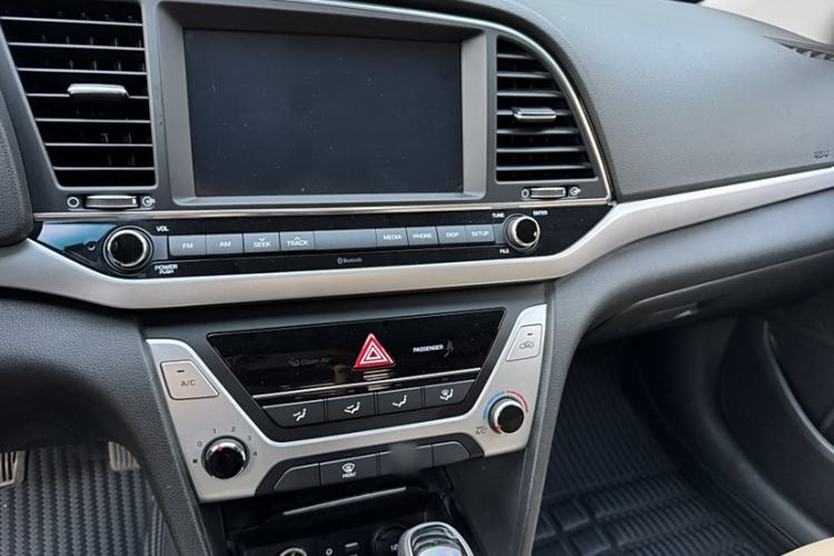 Used Hyundai Elantra (6th Generation / Lingdong) 2016 1.6L Automatic ZhiXuan – Elite Version Audio And AC Panel