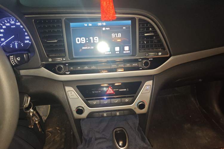 Used Hyundai Elantra (6th Generation / Lingdong) 2016 1.6L Automatic ZhiXuan – Elite Version Audio And AC Panel