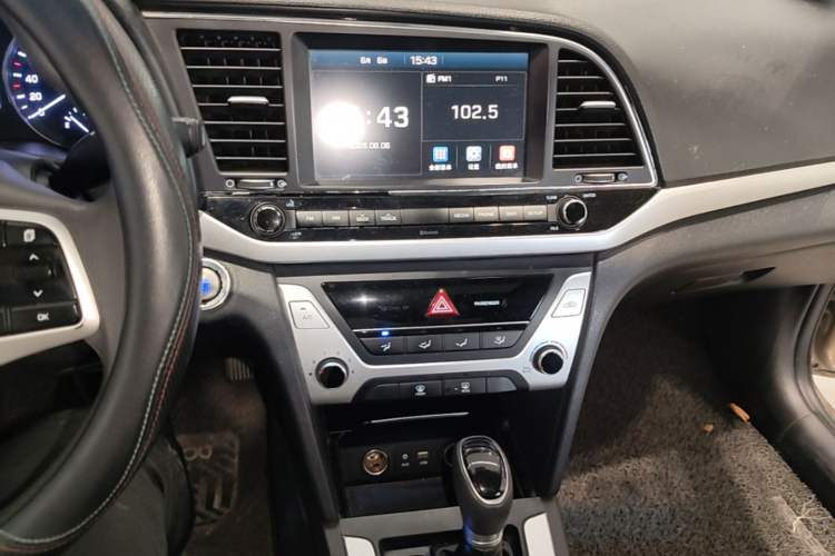 Used Hyundai Elantra (6th Generation / Lingdong) 2016 1.6L Automatic ZhiXuan – Elite Version Audio And AC Panel