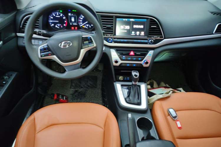 Used Hyundai Elantra (6th Generation / Lingdong) 2016 1.6L Automatic ZhiXuan – Elite Version Center Console