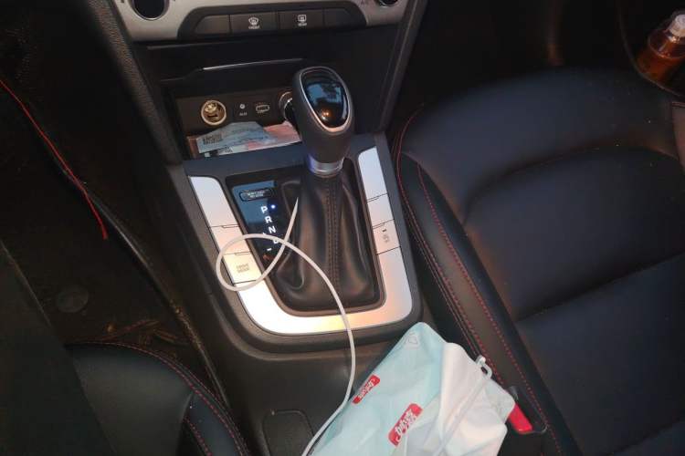 Used Hyundai Elantra (6th Generation / Lingdong) 2016 1.6L Automatic ZhiXuan – Elite Version Gear Lever